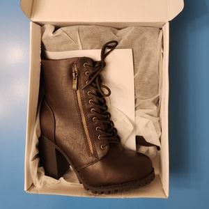 Dream Pairs Silverado Brown boots size 7